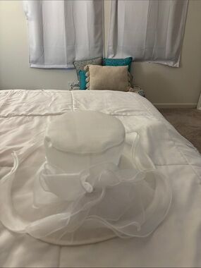 Source Unknown White Organza Decorative Hat